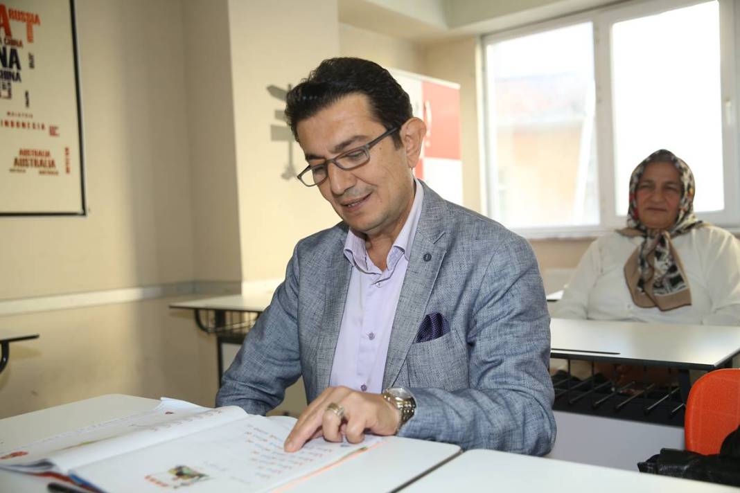 Hafızasını kaybedince okuma yazmayı da unuttu! 49 yaşındaki iş insanı, yeniden ilkokula başladı 8